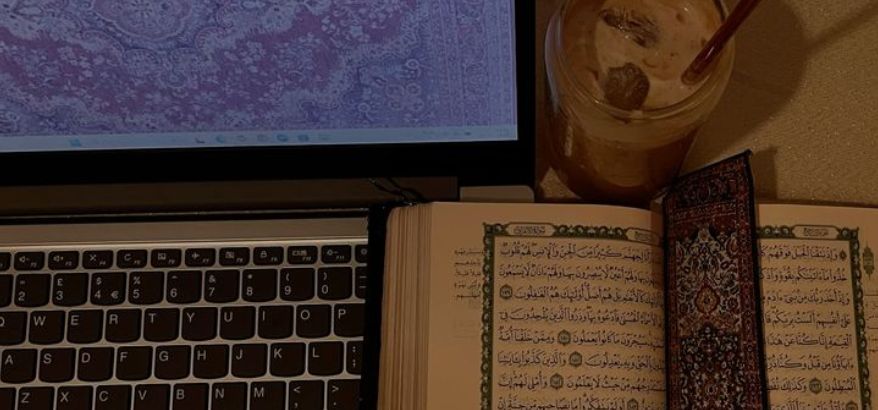 Membaca Al-Quran secara Digital sebagai Solusi Ibadah di Era Modern