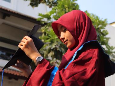 Apakah Bisa Bersaing di Dunia Kerja Tanpa Gelar Kuliah? Ini Faktanya